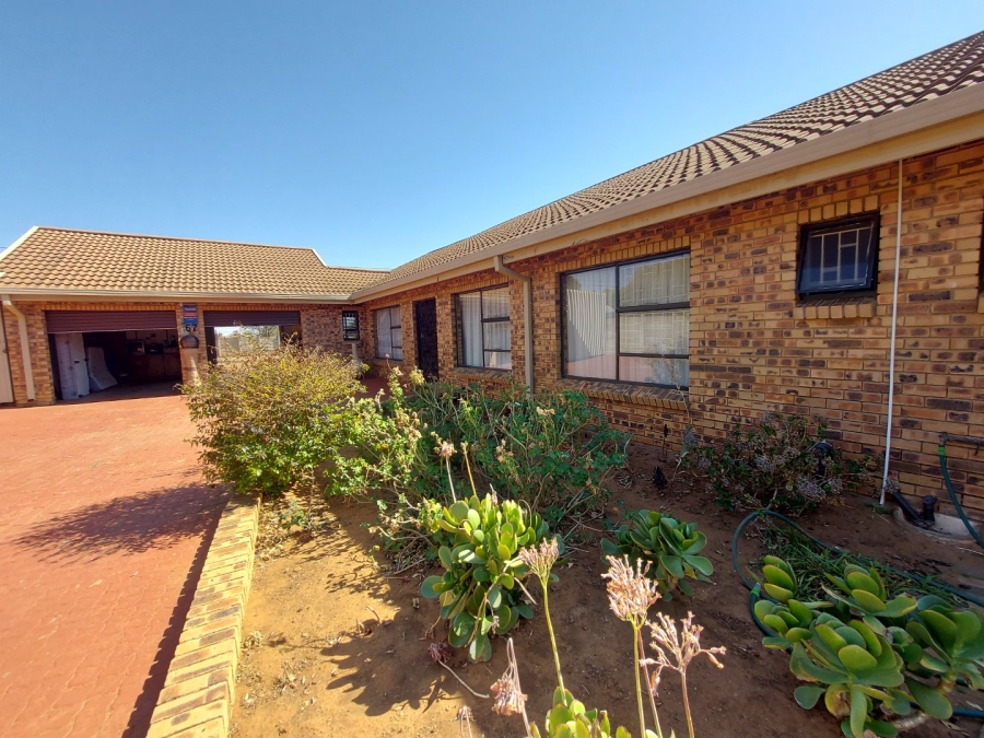 3 Bedroom Property for Sale in Universitas Ridge Free State